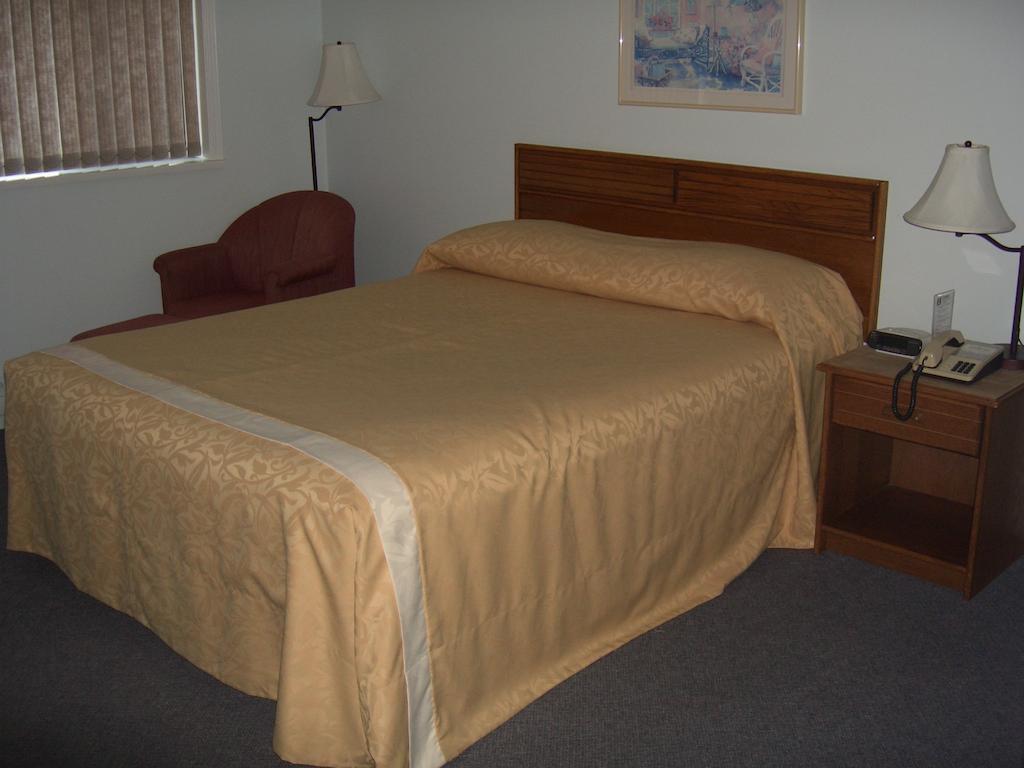 Ridgeview Motor Inn Gold River Room photo